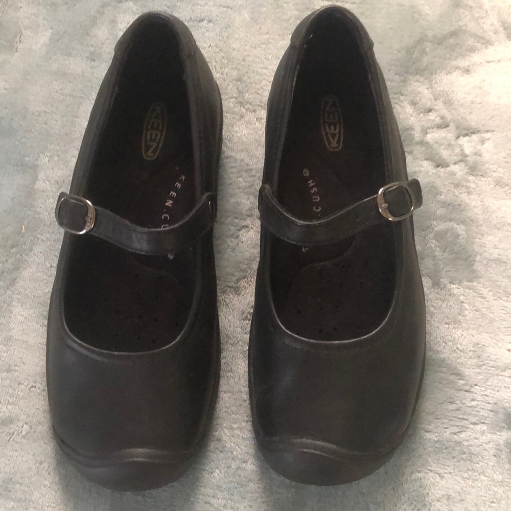 KEENS Black Womens Mary Janes. Size 8
